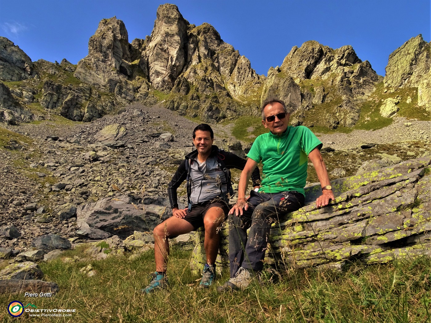 40 Al cospetto delle verticali pareti rocciose del Valletto versante sud.JPG
